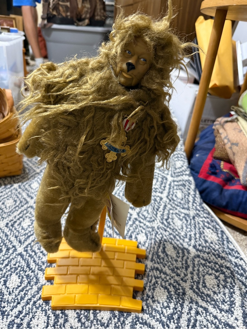Cowardly lion with stand